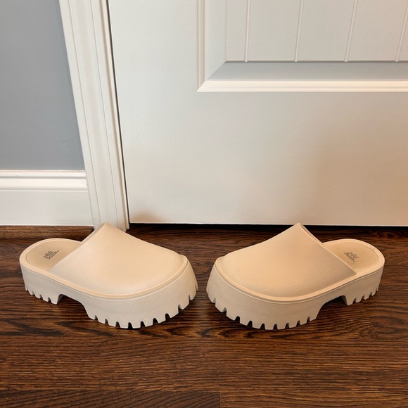 Target Wild Fable Brooke Clogs 6.5 - Picture 5 of 8